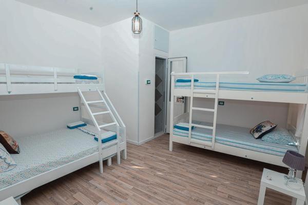 Auberge de jeunesse Nana à Vlorë Extérieur photo