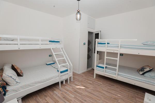 Auberge de jeunesse Nana à Vlorë Extérieur photo
